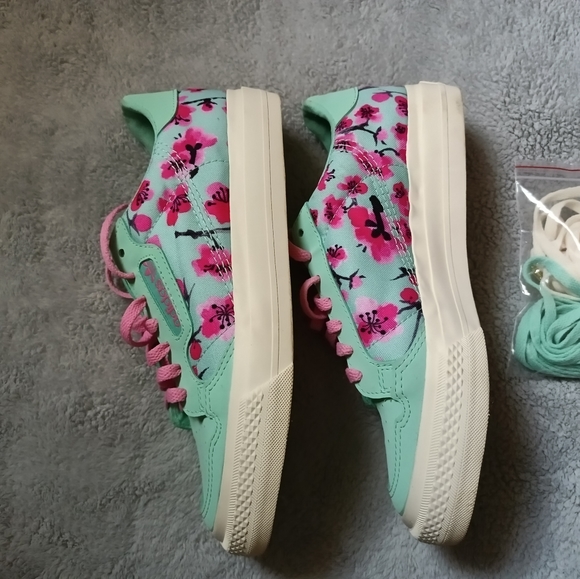 Adidas - Picture 3 of 3